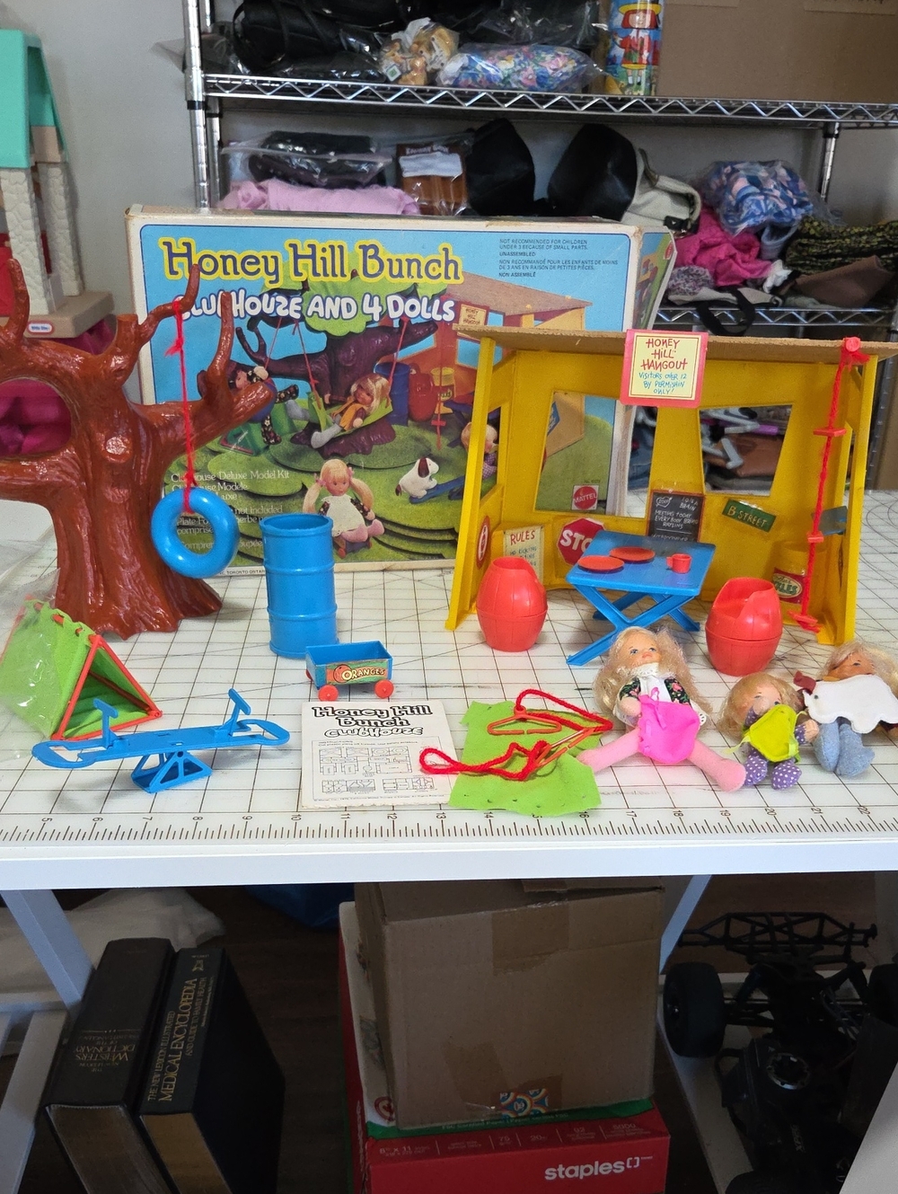 Honey Hill Bunch Clubhouse And 4 Dolls